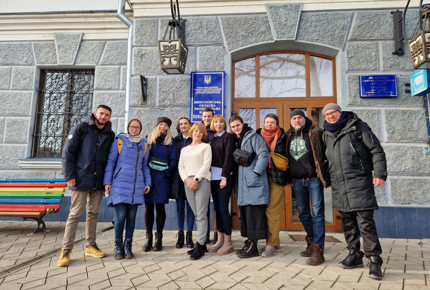 Український ПЕН відвідав із волонтерською поїздкою Миколаїв та Херсон