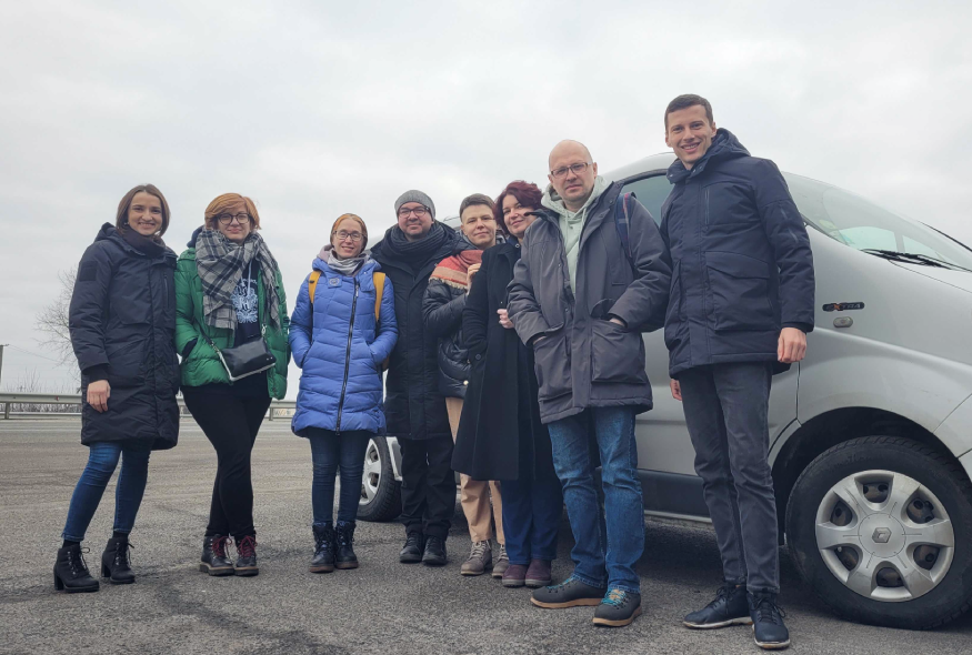 Нікополь під "артою": як виживають бібліотеки, волонтери і нікопольці під "нулем"