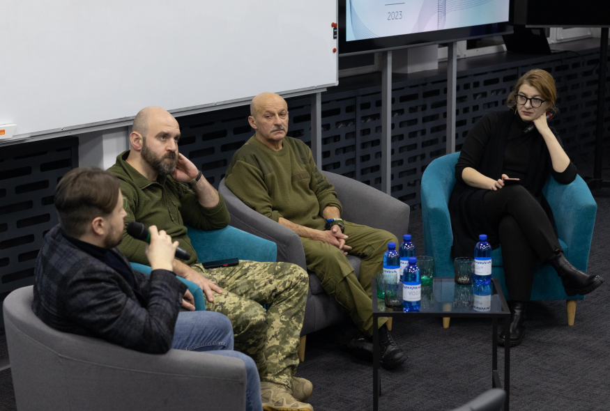 Досвід іншого повсякдення: есеїстика військових