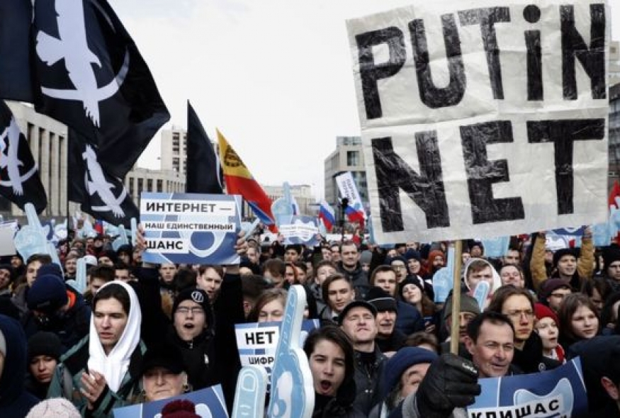 New Russian law could cut Crimea off from Ukrainian and global Internet