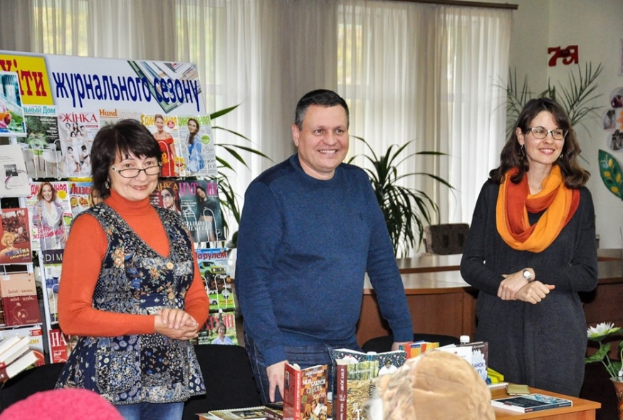 Письменники Анатолій Дністровий та Міла Іванцова  зустрілися з читачами на Січеславщині (ФОТО)